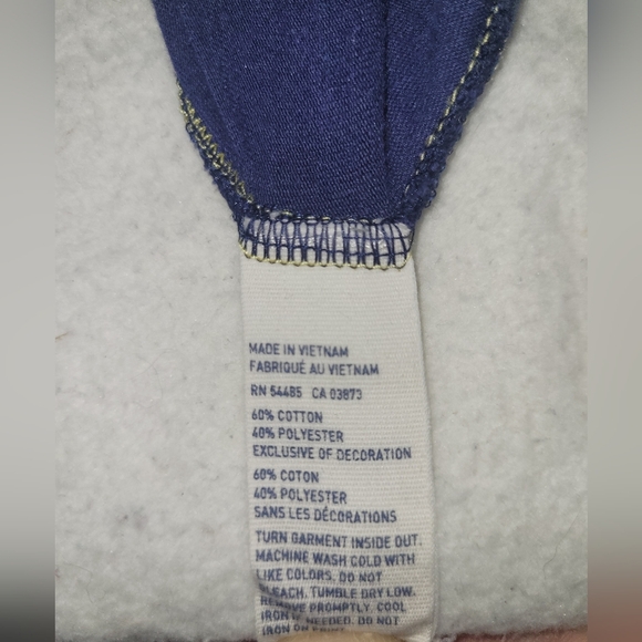 American eagle T-shirt size xs in navy blue with yellow lettering. - Picture 7 of 8